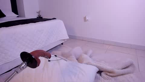 Snapshot of nina_sweetz chatting on 05-22-26, 06:02 Nina online show from 05-22-26, 06:02