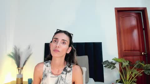 Nina online show from 01-24-25, 06:04