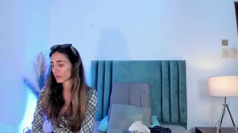 Nina online show from 02-10-25, 06:03