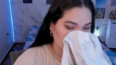 NinaFuentes online show from 05-06-26, 04:08