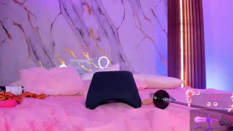 nina online show from 10-30-25, 03:13