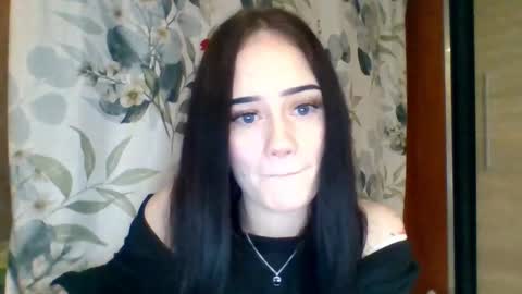 Snapshot of ninaseduce chatting on 12-15-25, 10:36 Nina online show from 12-15-25, 10:36