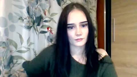 Snapshot of ninaseduce chatting on 12-17-25, 09:21 Nina online show from 12-17-25, 09:21