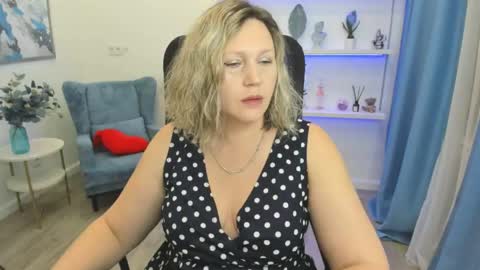 Snapshot of ninastarle chatting on 05-09-26, 11:37 ninastarle online show from 05-09-26, 11:37