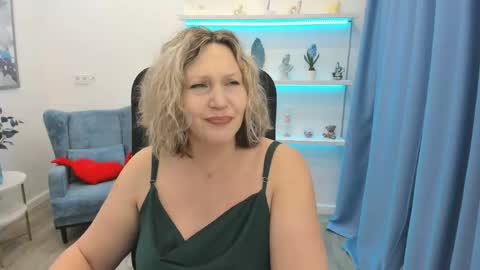 Snapshot of ninastarle chatting on 05-26-26, 11:50 ninastarle online show from 05-26-26, 11:50