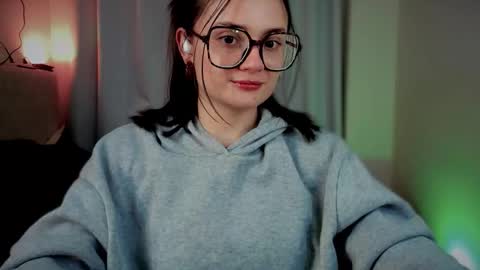 Snapshot of ninavolkov chatting on 10-27-25, 11:20 ninavolkov online show from 10-27-25, 11:20