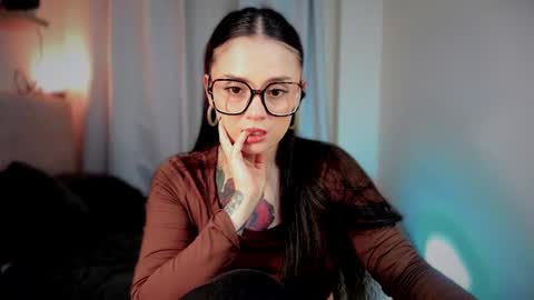 Snapshot of ninavolkov chatting on 10-30-25, 12:01 ninavolkov online show from 10-30-25, 12:01