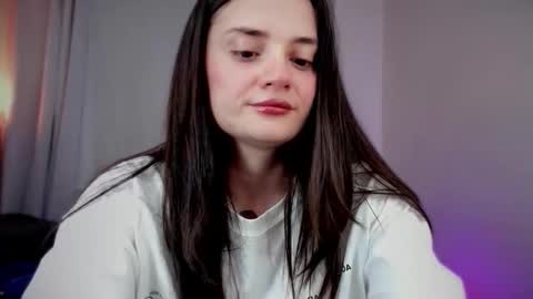 Snapshot of ninavolkov chatting on 11-19-25, 10:43 ninavolkov online show from 11-19-25, 10:43