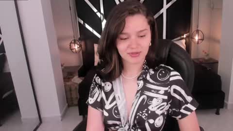 Snapshot of nini_solei chatting on 04-23-26, 07:49 nini_solei online show from 04-23-26, 07:49