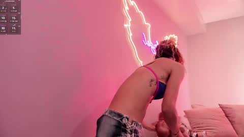 Ninna  online show from 10-28-25, 04:09