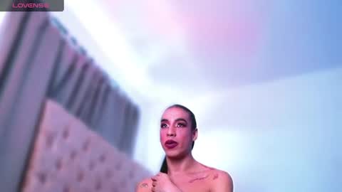 Snapshot of ninonbeart chatting on 07-08-26, 08:35 Ninon Beart online show from 07-08-26, 08:35