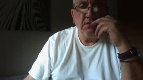 Snapshot of nionios67 chatting on 01-12-26, 02:55 Dennis online show from 01-12-26, 02:55
