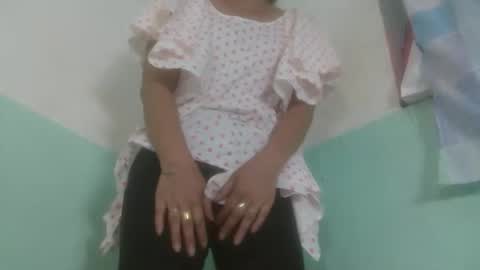 Snapshot of nirisouh chatting on 10-17-25, 06:38 nirisouh online show from 10-17-25, 06:38