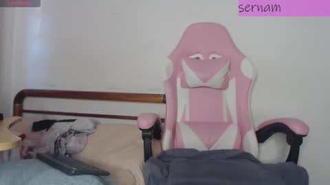 Snapshot of nisernamxxx chatting on 10-13-25, 09:26 Nicolle online show from 10-13-25, 09:26