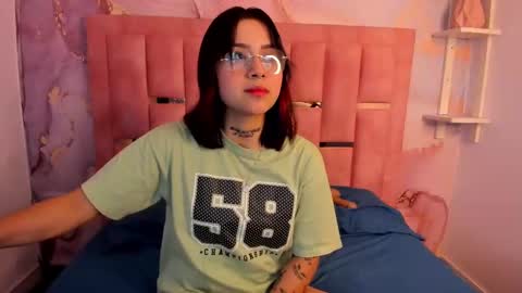 Snapshot of nixielee__ chatting on 09-13-25, 03:17 Nixie online show from 09-13-25, 03:17
