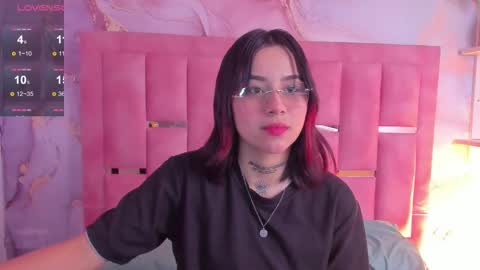 Snapshot of nixielee__ chatting on 09-16-25, 03:29 Nixie online show from 09-16-25, 03:29
