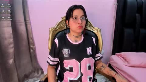 Snapshot of nixielee__ chatting on 10-06-25, 12:46 Nixie online show from 10-06-25, 12:46