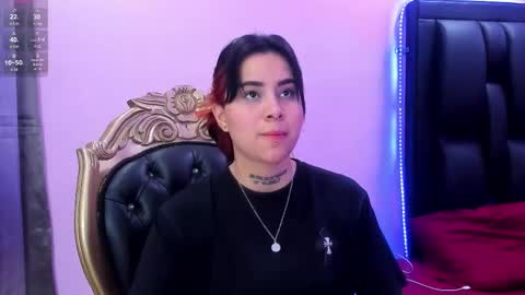 Snapshot of nixielee__ chatting on 10-20-25, 12:05 Nixie online show from 10-20-25, 12:05