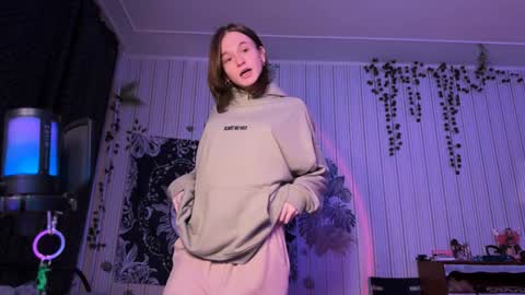 Snapshot of nloraaa chatting on 12-15-24, 01:24 Tears Lora online show from 12-15-24, 01:24