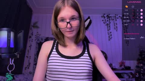 Snapshot of nloraaa chatting on 12-27-24, 04:32 Tears Lora online show from 12-27-24, 04:32