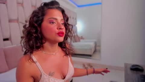 Noa online show from 11-19-25, 03:28