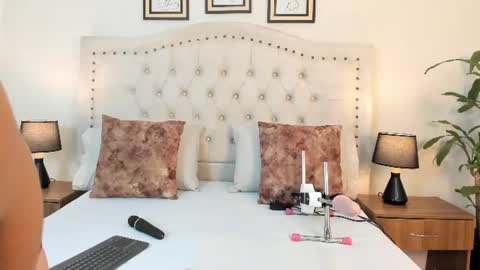 NATHALIA MORENO online show from 07-06-26, 12:24