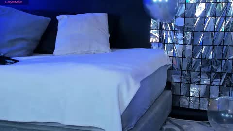 Snapshot of noah25_ chatting on 11-18-25, 03:45 Noah online show from 11-18-25, 03:45