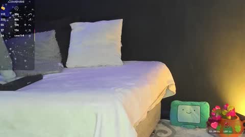 Snapshot of noah25_ chatting on 12-14-25, 03:23 Noah online show from 12-14-25, 03:23