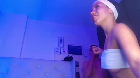 Snapshot of noah_and_kim69 chatting on 12-05-25, 03:26 Zoe online show from 12-05-25, 03:26