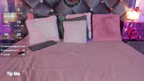 Snapshot of noah_beck42 chatting on 12-06-24, 10:05 Sara online show from 12-06-24, 10:05