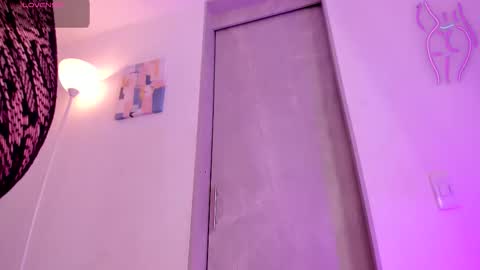 Snapshot of noah_beck42 chatting on 09-18-25, 12:12 Sara online show from 09-18-25, 12:12