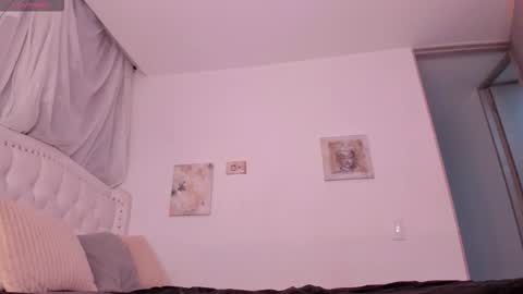 Snapshot of noah_beck42 chatting on 09-29-25, 03:44 Sara online show from 09-29-25, 03:44