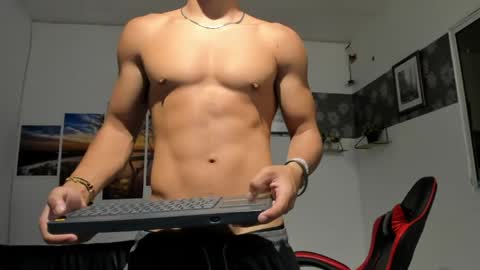 noah_flynn1 online show from 05-28-26, 10:23