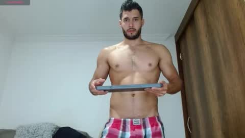 Snapshot of noah_jhonsonn chatting on 10-21-25, 02:40 Noah online show from 10-21-25, 02:40