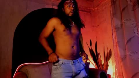 Snapshot of noah_jones__ chatting on 12-22-24, 05:34 Noah online show from 12-22-24, 05:34