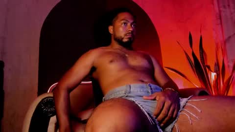 Snapshot of noah_jones__ chatting on 01-22-25, 03:31 Noah online show from 01-22-25, 03:31