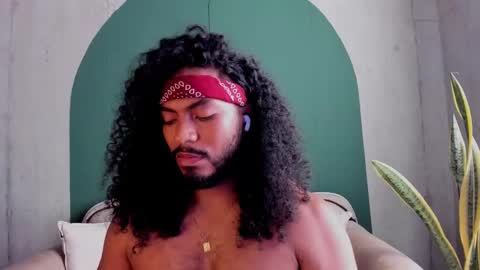 Snapshot of noah_jones__ chatting on 02-18-25, 08:58 Noah online show from 02-18-25, 08:58