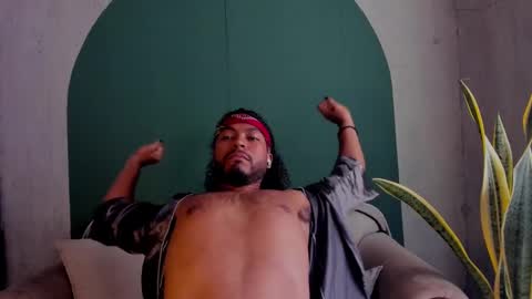 Snapshot of noah_jones__ chatting on 02-27-25, 07:37 Noah online show from 02-27-25, 07:37