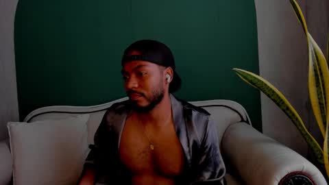 Snapshot of noah_jones__ chatting on 03-06-25, 05:22 Noah online show from 03-06-25, 05:22