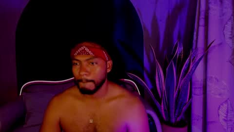 Snapshot of noah_jones__ chatting on 03-11-25, 12:44 Noah online show from 03-11-25, 12:44