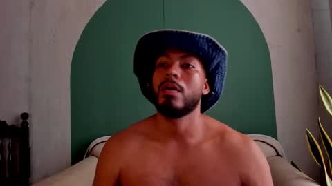 Snapshot of noah_jones__ chatting on 11-01-25, 05:04 Noah online show from 11-01-25, 05:04