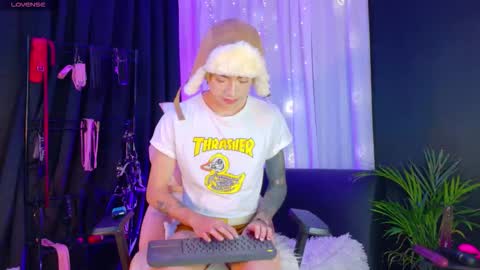 Snapshot of noah_lambert chatting on 12-17-25, 06:30 Noah online show from 12-17-25, 06:30