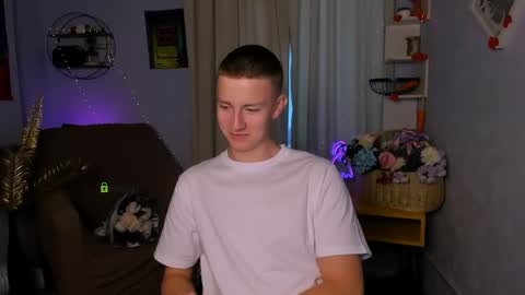 Snapshot of noah_nero chatting on 06-10-26, 12:37 Noah online show from 06-10-26, 12:37