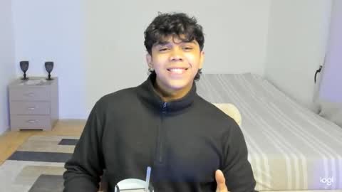 Snapshot of noah_prada14 chatting on 05-11-26, 04:40 luis navas online show from 05-11-26, 04:40