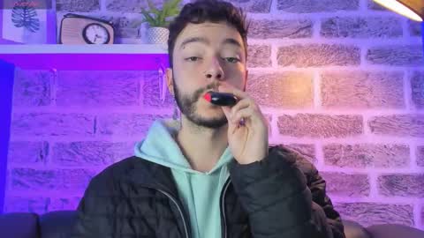 Snapshot of noah_ricci_ chatting on 12-20-25, 12:01 online show from 12-20-25, 12:01