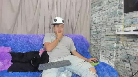 Snapshot of noahandbunny chatting on 05-21-26, 11:17 Noahandbunny online show from 05-21-26, 11:17