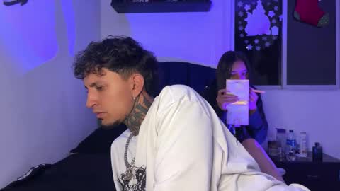 Snapshot of nocturnallovers_ss chatting on 12-22-25, 03:58 Jean Y Isa online show from 12-22-25, 03:58