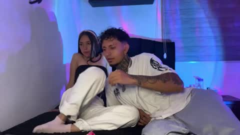 Snapshot of nocturnallovers_ss chatting on 12-23-25, 04:54 Jean Y Isa online show from 12-23-25, 04:54