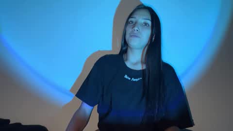 Snapshot of nocturnallovers_ss chatting on 01-11-26, 05:34 Jean Y Isa online show from 01-11-26, 05:34