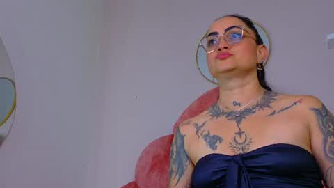Snapshot of noeliasaenz chatting on 07-15-26, 05:34 NOELIA online show from 07-15-26, 05:34